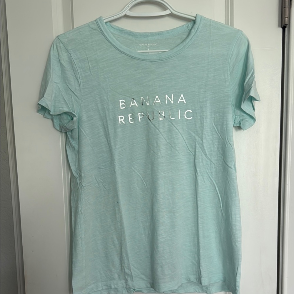NWOT! Super SOFT! Banana Republic Green Short Sleeve T-Shirt